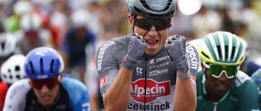 Jasper Philipsen hat es endlich geschafft und diesmal den Sprint gewonnen.