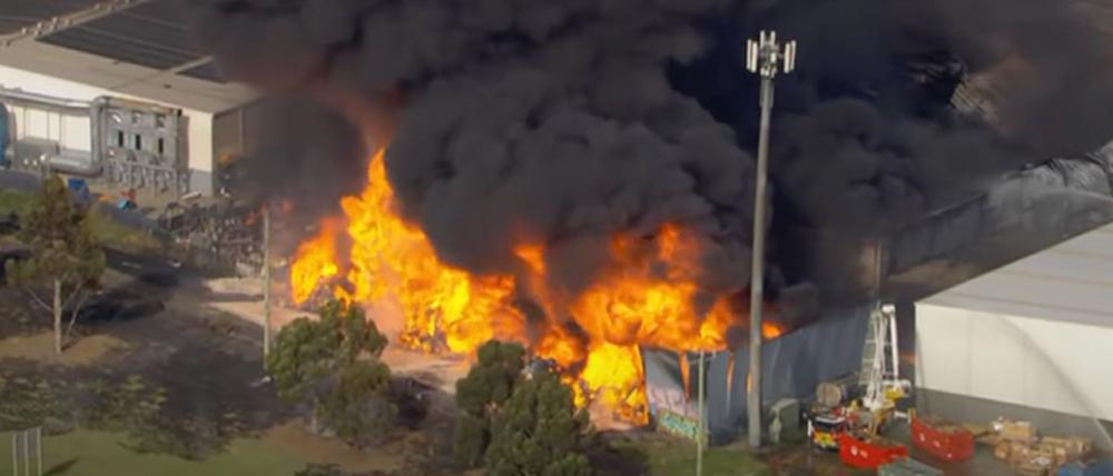 Es könnte Tage dauern, den Brand völlig unter Kontrolle zu bringen.