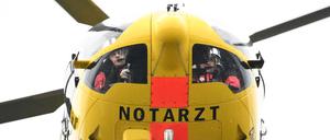 Im Süden Brandenburg ist ein unbekannter, schwer verletzer Mann aufgendunden worden, der mit Rettungshubschrauber ins Krankenhaus geflogen wurde. (Foto Illustration)