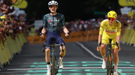 Jonas Vingegaard ist wieder da und das sogar im Sprintduell mit Tadej Pogacar.