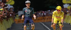 Jonas Vingegaard ist wieder da und das sogar im Sprintduell mit Tadej Pogacar.