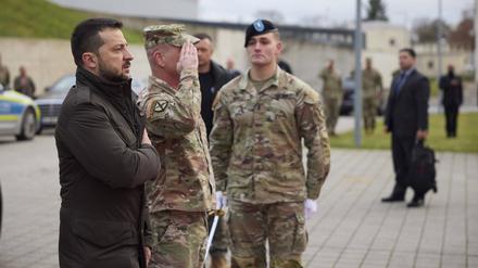 Der ukrainische Präsident Wolodymyr Selenskyj bei einem Besuch am Nato-Stützpunkt in Wiesbaden.