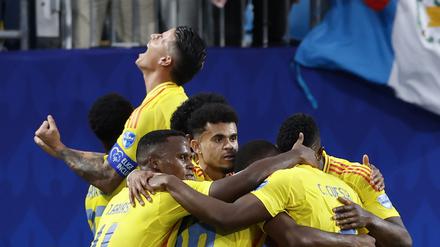 Kolumbiens Spieler feiern das Tor von Jefferson Lerma gegen Uruguay während des Halbfinalspiels der Copa América 2024.