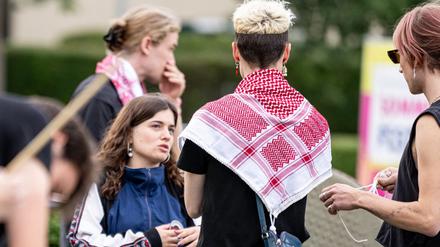 Teilnehmer bauten vor dem Henry-Ford Bau an der Freien Universität Berlin (FU) Zelte auf. Das Palästinakomitee der FU hatte zum Protestcamp gegen den Gaza-Krieg aufgerufen. 