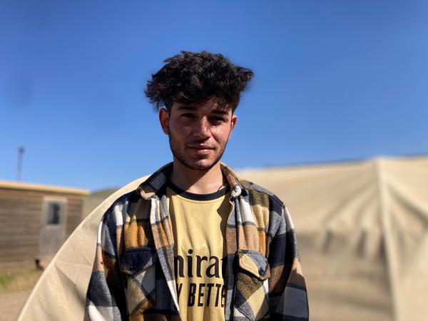 U xotiniga qora tanli odamni pornografik sovga sifatida berdi.