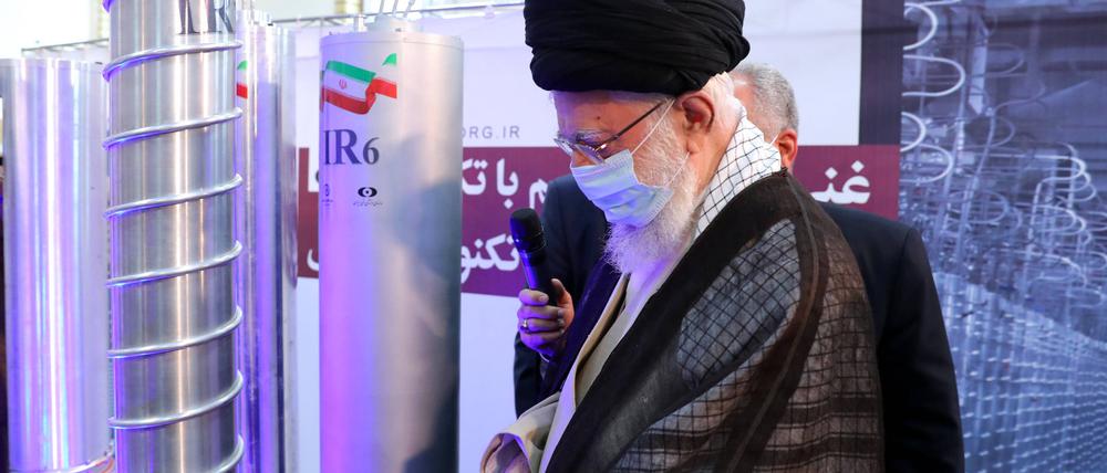 Im Iran trifft Revolutionsführer Ali Chamenei alle wichtigen Entscheidungen. Er lehnt Verhandlungen über das Atomprogramm seines Landes ab.