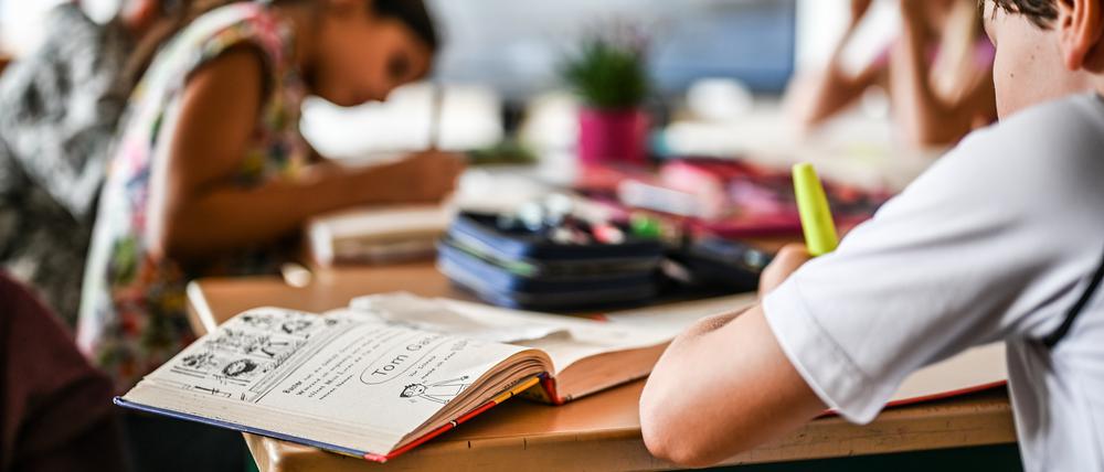 Gruppen-, Freizeit- und Teilungsräume an den Schulen würden verschwinden, fürchten die Eltern (Symbolbild). 