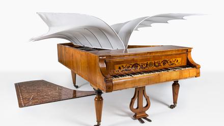 Esther Ferrer: „Piano con alas“, 1986.
