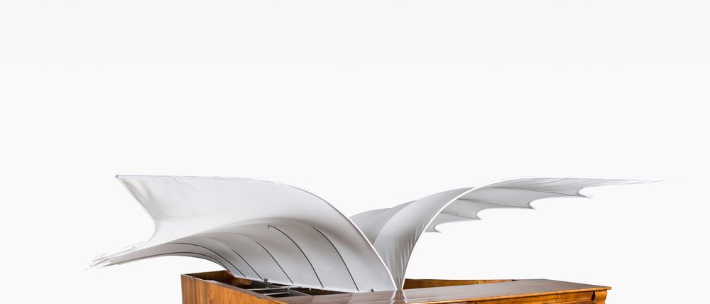 Esther Ferrer: „Piano con alas“, 1986.