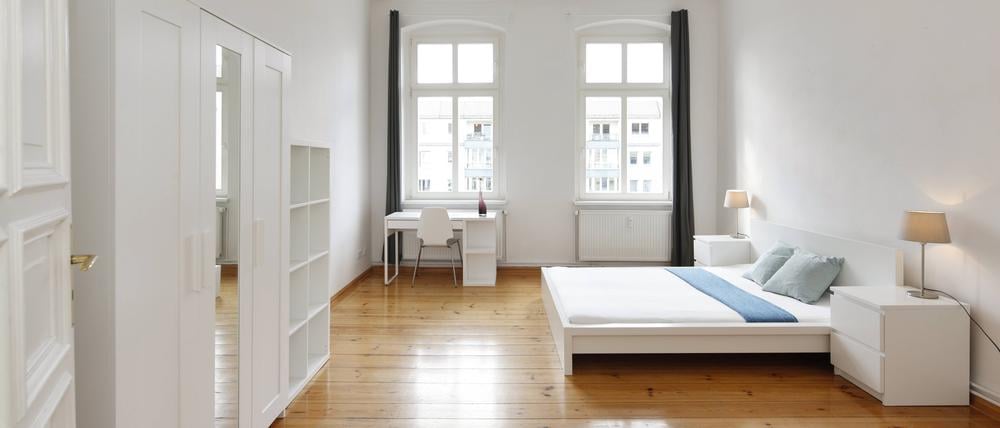 Ein ganz in Weiß möbliertes Zimmer (Symbolbild)