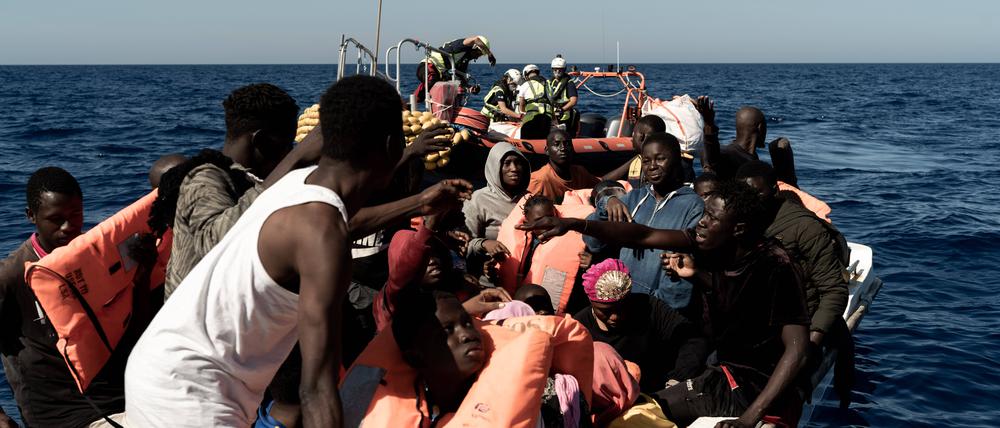 Tausende nehmen die gefährliche Fahrt über das Meer auf sich, um – vom Wunsch nach einem besseren Leben getrieben – nach Europa zu gelangen.