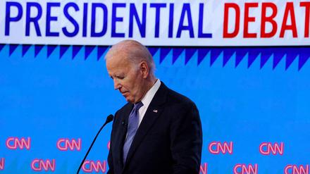 Zweidrittel der Amerikaner wollen, dass sich Präsident Biden aus dem Rennen um die Kandidatur zurückzieht. Mit Peter Welch hat jetzt erstmals ein Senator öffentlich Stellung bezogen. 