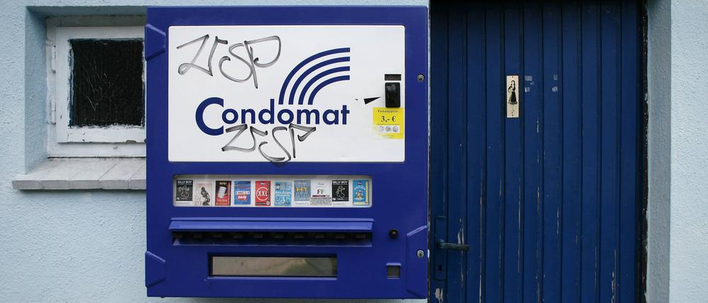 Ein Kondomautomat in Trittau, Deutschland.