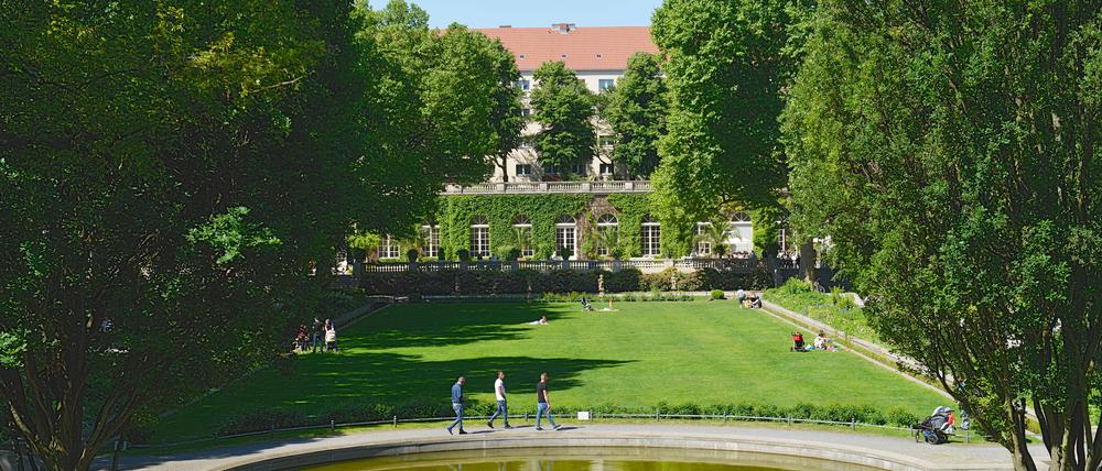 Im Körnerpark soll künftig die BSR die Grünanlagen und Wege reinigen.