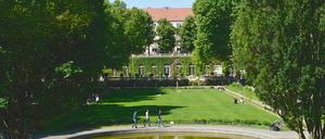 Im Körnerpark soll künftig die BSR die Grünanlagen und Wege reinigen. 