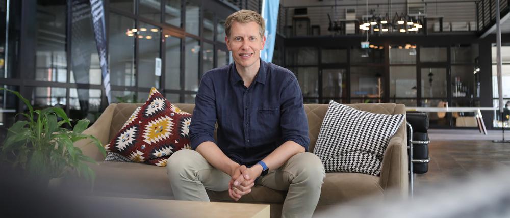 Bastian Halecker ist Professor für Deep Tech Entrepreneurship an der XU Exponential University of Applied Sciences in Babelsberg. 