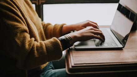 Es gibt viele Online-Tests, die sich an Studieninteressierte richten. Am Ende werden oft konkrete Studienangebote vorgeschlagen.