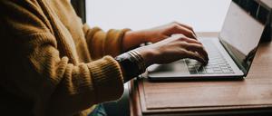 Es gibt viele Online-Tests, die sich an Studieninteressierte richten. Am Ende werden oft konkrete Studienangebote vorgeschlagen.