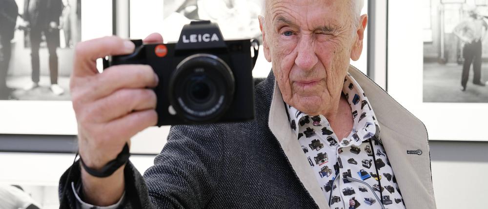  Fotograf Thomas Hoepker besuchte seine Foto-Austellung Wanderlust in der Leica Galerie in Düsseldorf, 2021.