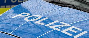 Die Polizei ermittelt gegen einen 30-Jährigen, der in Neukölln einen Mann mit einem Messer verletzt haben soll. (Symbolbild) 