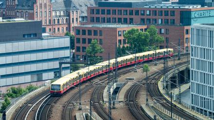 Die Berliner S-Bahn testet künftig ein Erkennungssystem für Hindernisse. (Archivbild)