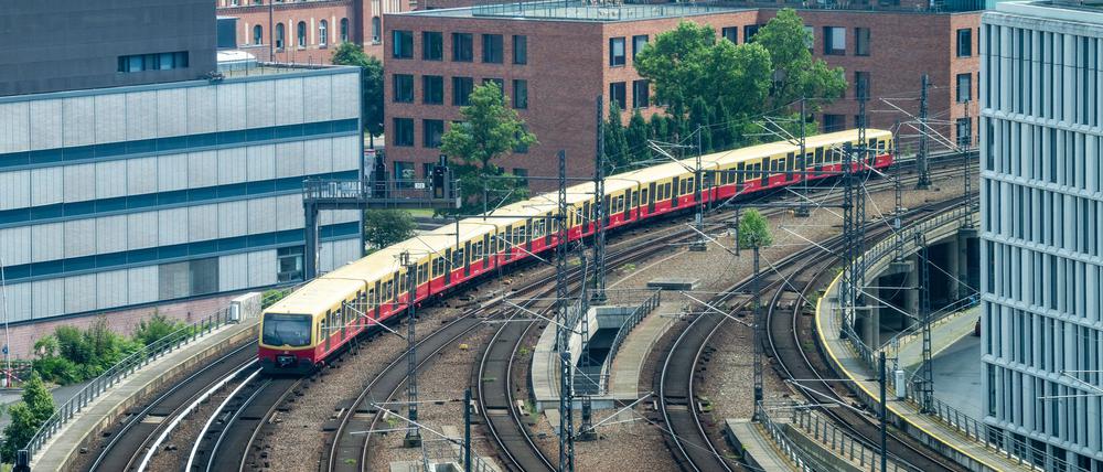 Die Berliner S-Bahn testet künftig ein Erkennungssystem für Hindernisse. (Archivbild)