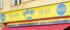 Enthüllung einer Gedenktafel zu Ehren von David Bowie. In der Hauptstrasse 155 im Bezirk Berlin Schöneberg wohnte der Musiker in den Jahren von 1976 bis 1978. (Archvbild)