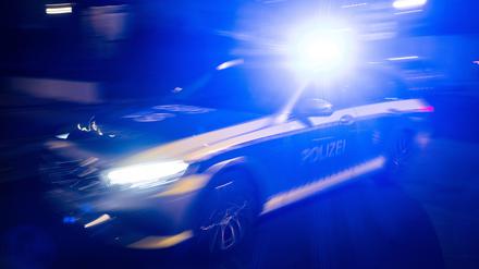 Polizeifahrzeug im Einsatz (Symbolbild)