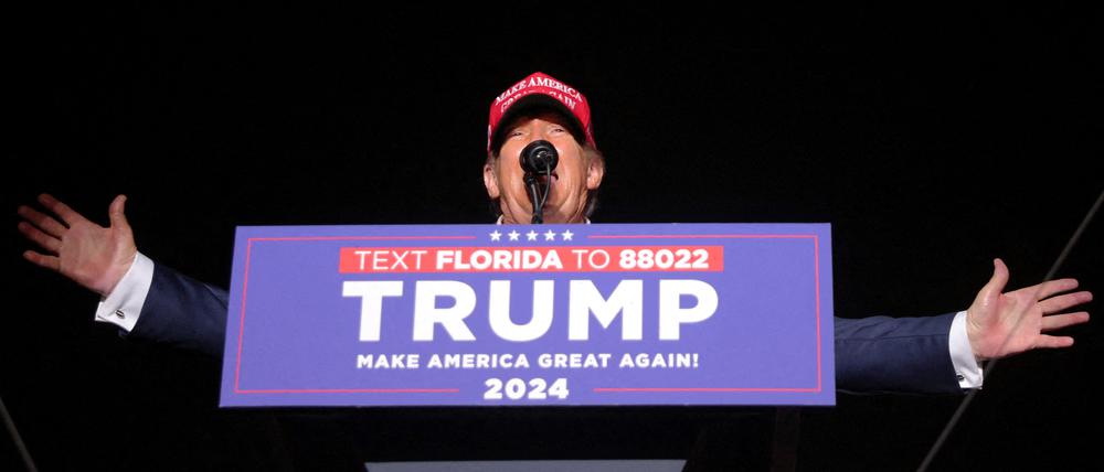 FILE PHOTO: Republican presidential candidate and former U.S. President Donald Trump speaks during a campaign rally at his golf resort in Doral, Florida, U.S., July 9, 2024. REUTERS/Brian Snyder/File Photo