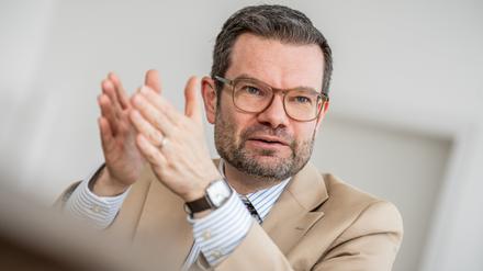Marco Buschmann (FDP), Bundesminister der Justiz, aufgenommen bei einem Interview mit der dpa Deutsche Presse-Agentur GmbH. 
