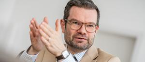 Marco Buschmann (FDP), Bundesminister der Justiz, aufgenommen bei einem Interview mit der dpa Deutsche Presse-Agentur GmbH. 