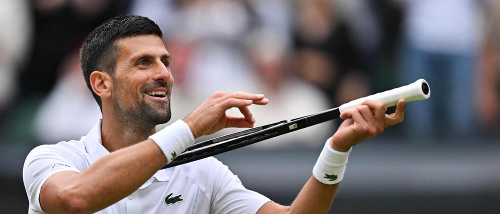 Novak Djokovic freut sich über den Finaleinzug.