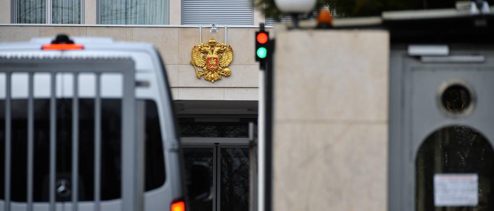Das Wappen Russlands ist auf dem Gebäude der Ständigen Vertretung der Russischen Föderation bei den Vereinten Nationen in Genf zu sehen (Symbolbild).