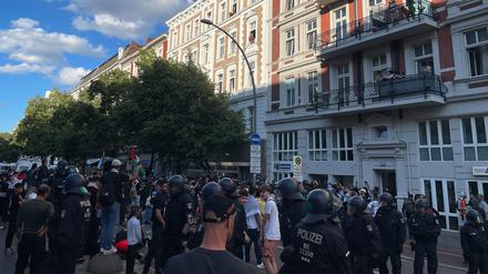 Bei der pro-palästinensischen Demonstration am Samstag in Berlin kam es mehrfach zu Auseinandersetzungen mit der Polizei.