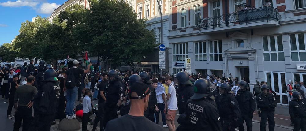 Bei der pro-palästinensischen Demonstration am Samstag in Berlin kam es mehrfach zu Auseinandersetzungen mit der Polizei.