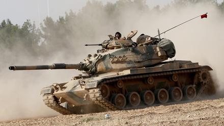Türkische Panzer auf dem Weg in die Nähe der türkisch-syrischen Grenze (Symbolbild)