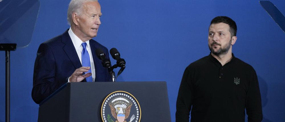 US-Präsident Joe Biden (l.) und der ukrainische Präsident Wolodymyr Selenskyj