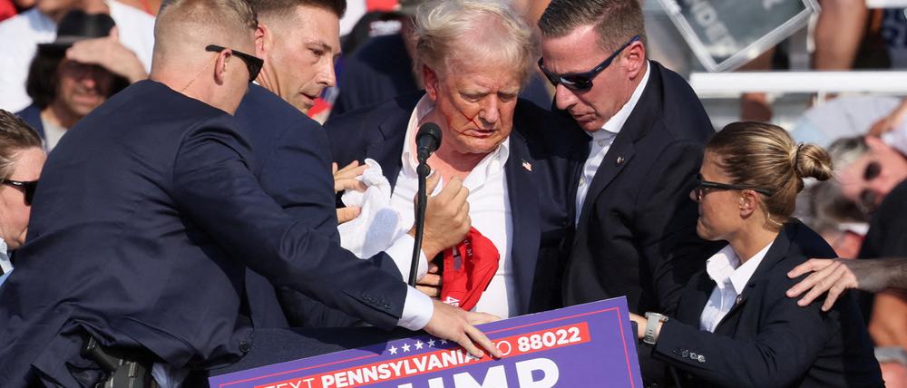 Ex-US-Präsident Donald Trump nach den Schüssen.