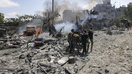 Hier in Chan Junis soll sich Deif aufgehalten haben. Bei dem israelischen Angriff kamen nach palästinensischen Angaben, die nicht überprüft werden können, 90 Menschen ums Leben.