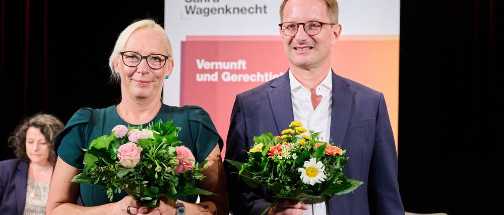 Josephine Thyrêt und Alexander King nach der Wahl zur Doppelspitze des neu gegründeten Berliner Landesverbands des Bündnisses Sahra Wagenknecht (BSW).