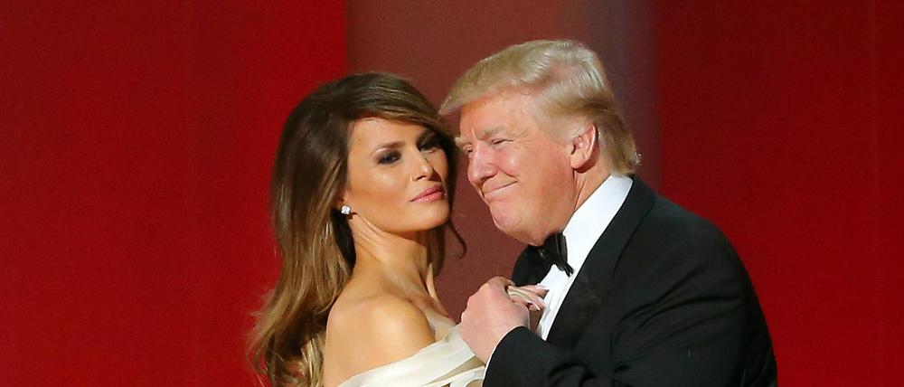Der damalige US-Präsident Donald Trump und die damalige First Lady Melania Trump tanzen auf dem Liberty Ball in Washington (Archivbild).