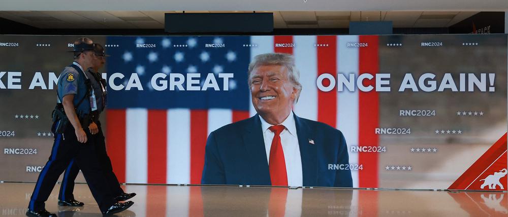 Ein Werbebanner für Trump in Milwaukee.