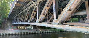 Die Bäkebrücke in Lichterfelde über den Teltowkanal: 2025 wird sie abgerissen, ein Neubau tritt an ihre Stelle.