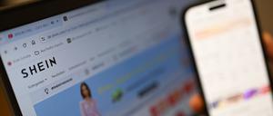 ARCHIV - 29.04.2024, Berlin: Die Website von Shein ist auf einem Laptop zu sehen. (zu dpa: «Shopping-Portal Shein steckt 250 Mio. Euro in Nachhaltigkeit») Foto: Monika Skolimowska/dpa +++ dpa-Bildfunk +++