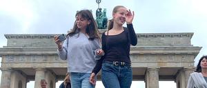 Die Teeanger Nora Klinger und Gesine Palm geben im Buch „Berlin für Teenager“ Tipps für coole Orte.