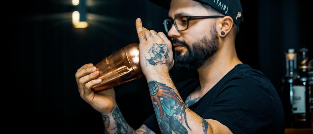 Konstantin Hennrich, Eigentümer und kreativer Kopf der „Stairs Bar“.