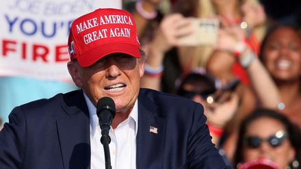 FILE PHOTO: Republican presidential candidate and former U.S. President Donald Trump speaks during a campaign rally at the Butler Farm Show in Butler, Pennsylvania, U.S., July 13, 2024. REUTERS/Brendan McDermid/File Photo