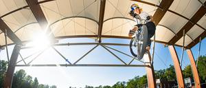 Lara Lessmann springt im Mellowpark