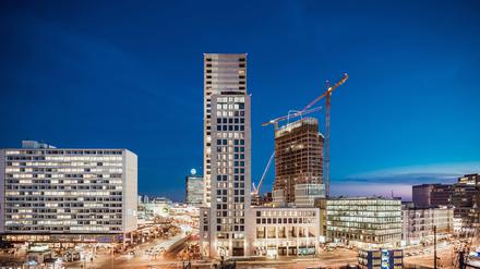 View of Berlin Zoofenster, Waldorf Astoria, Europa-Center, Bahnhof Zoo, Ku’damm and the construction of „Upper West“