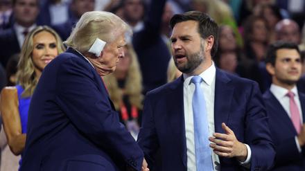 Donald Trump (links) und sein möglicher Vizepräsident J.D. Vance.
